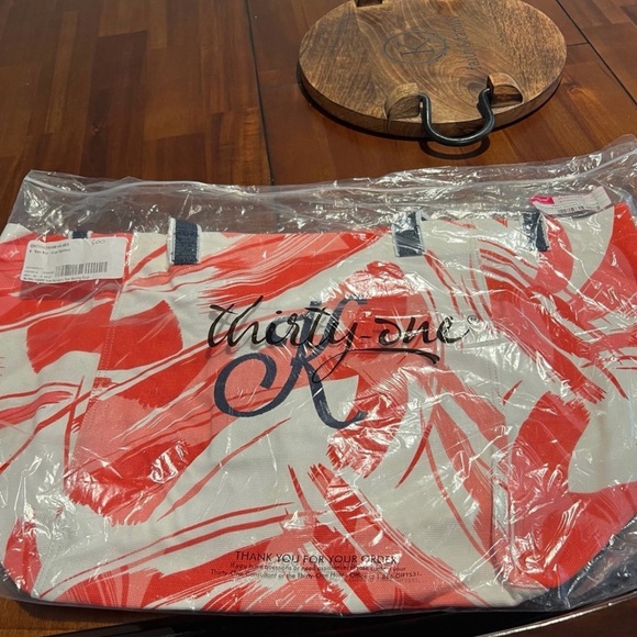 Thirty One New Horizons Tote in Dancing Coral - Picture 3 of 8